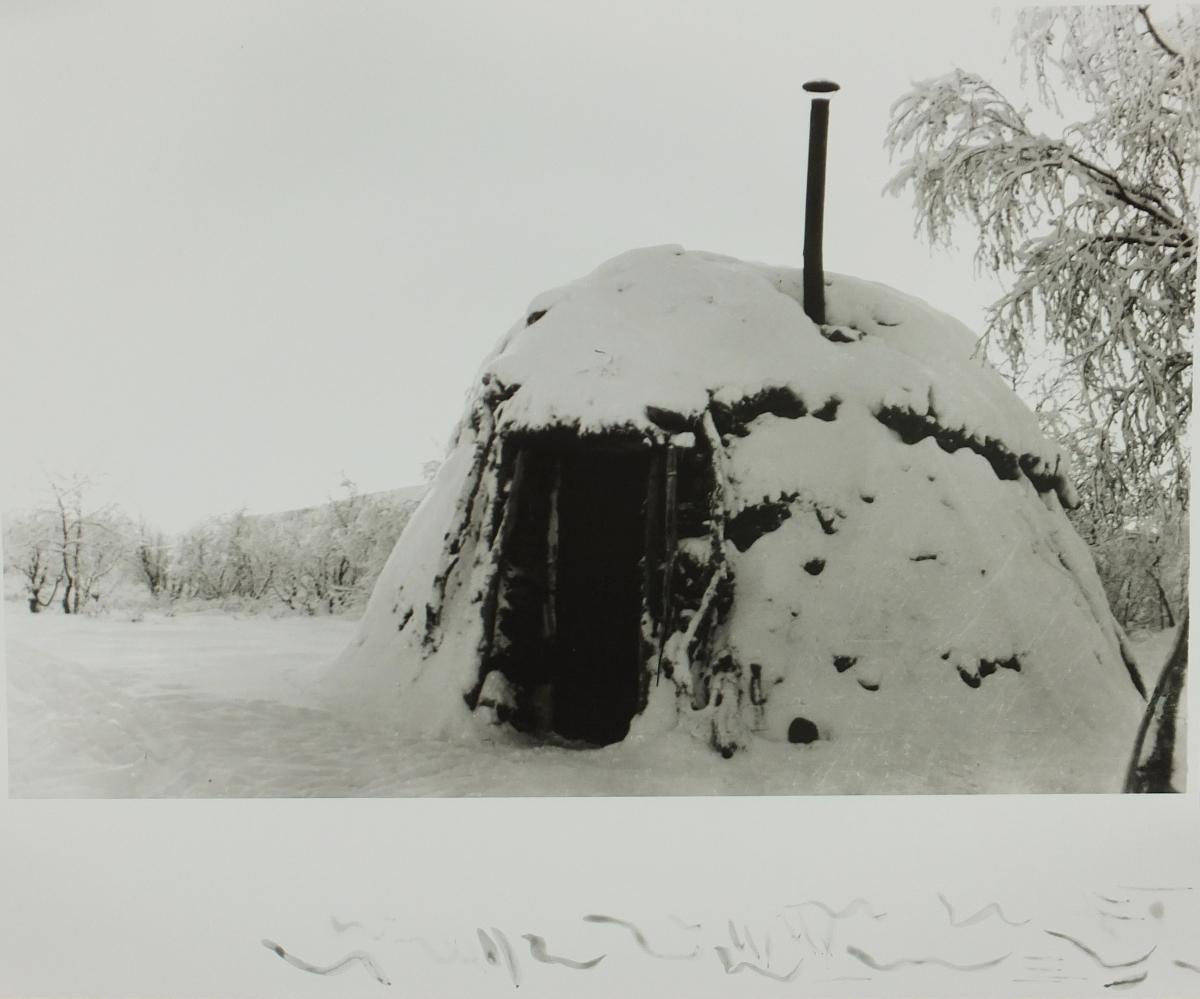 Schneebedeckte Erdkote
