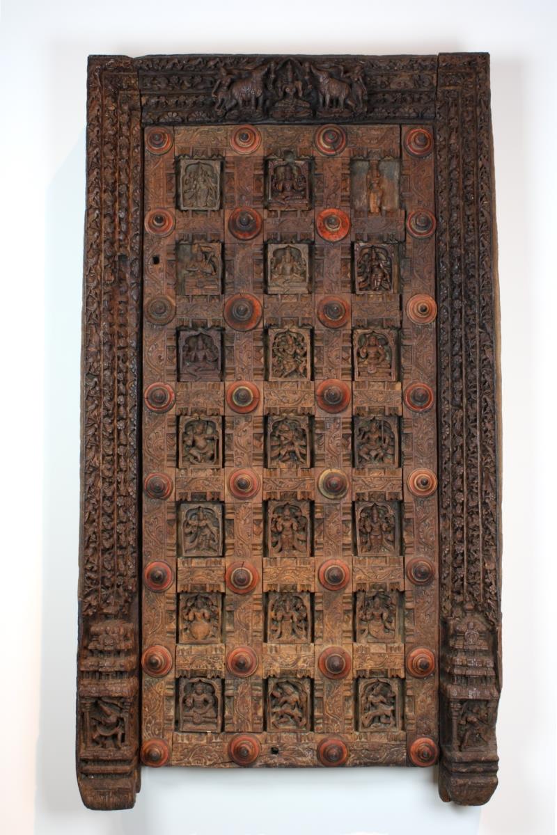 Tempelportal mit Vishnu Avataras