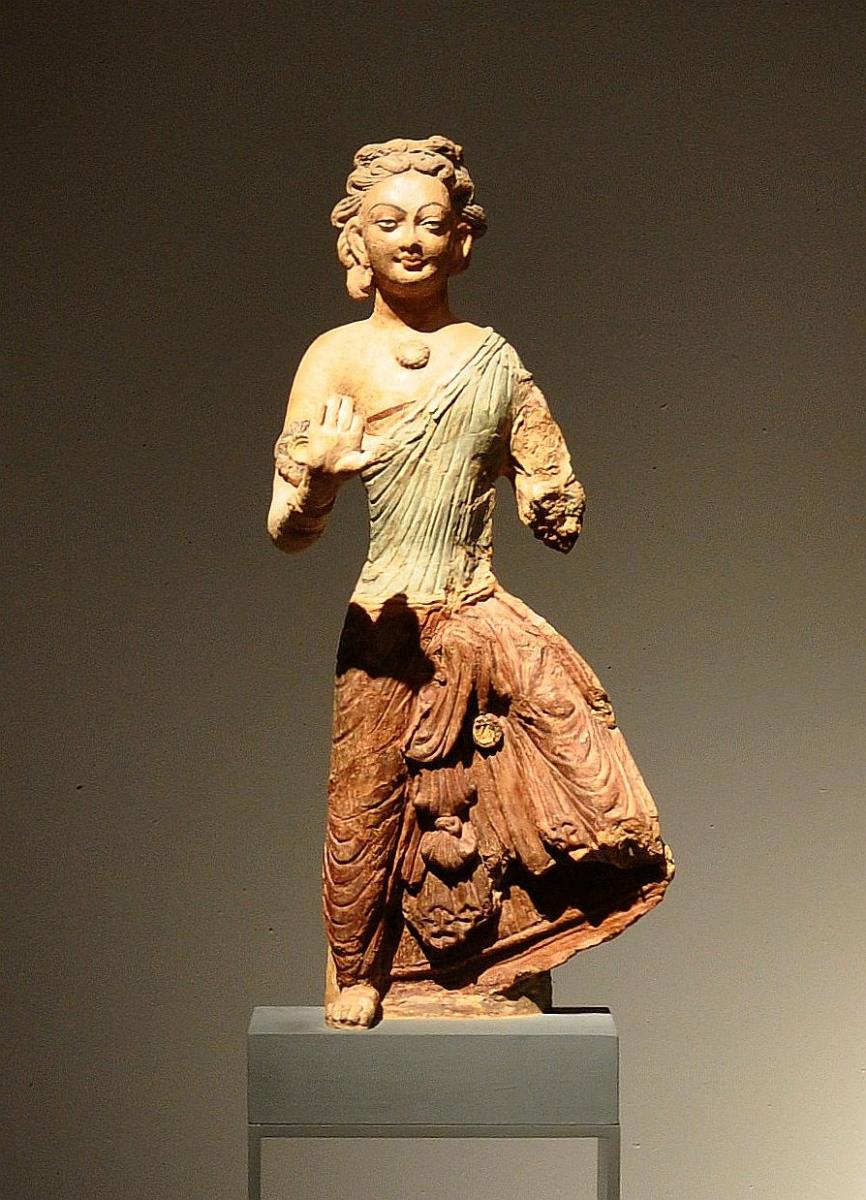 Devata (Gottheit), stehend