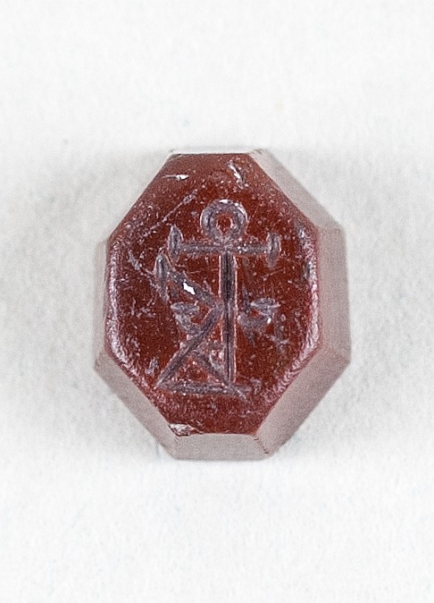 Gemme mit Anker und Monogramm