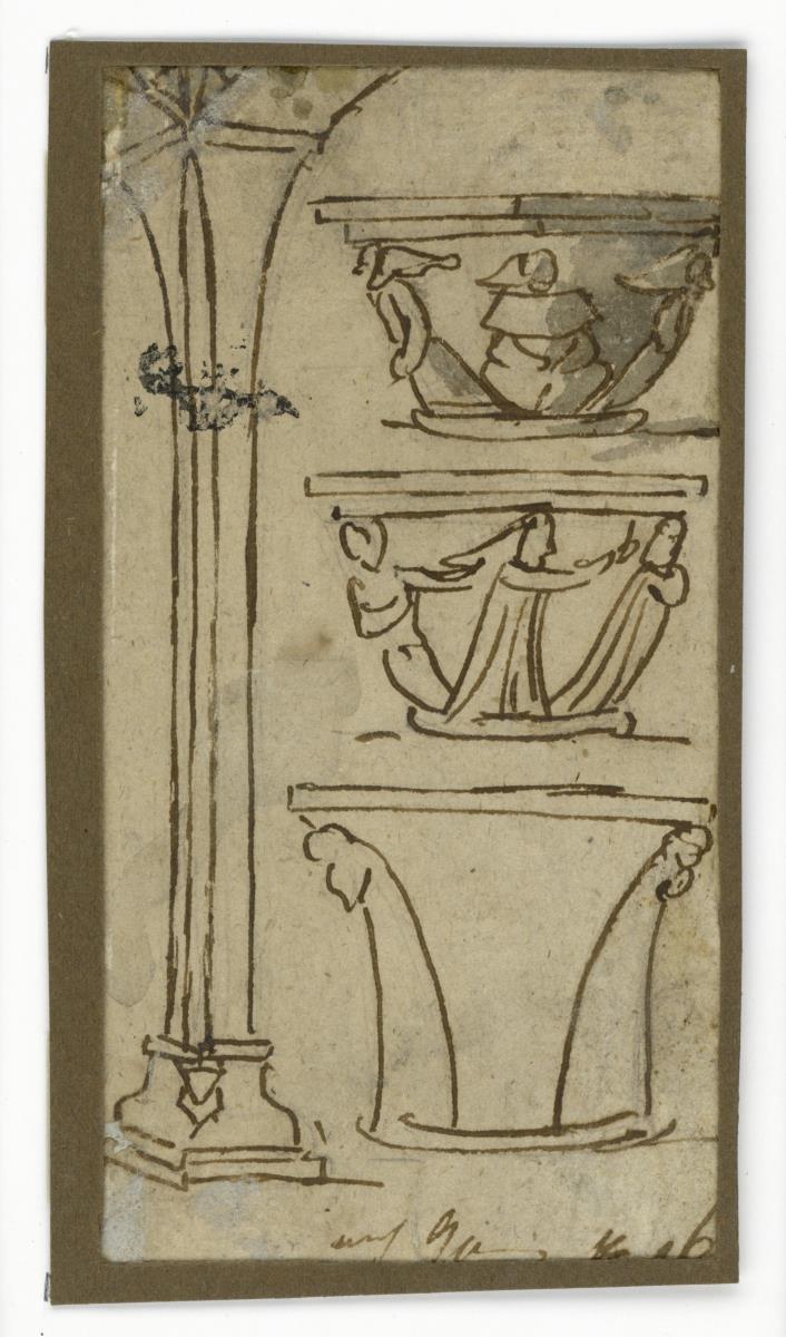 Gotische Säule und drei gotische Kapitelle