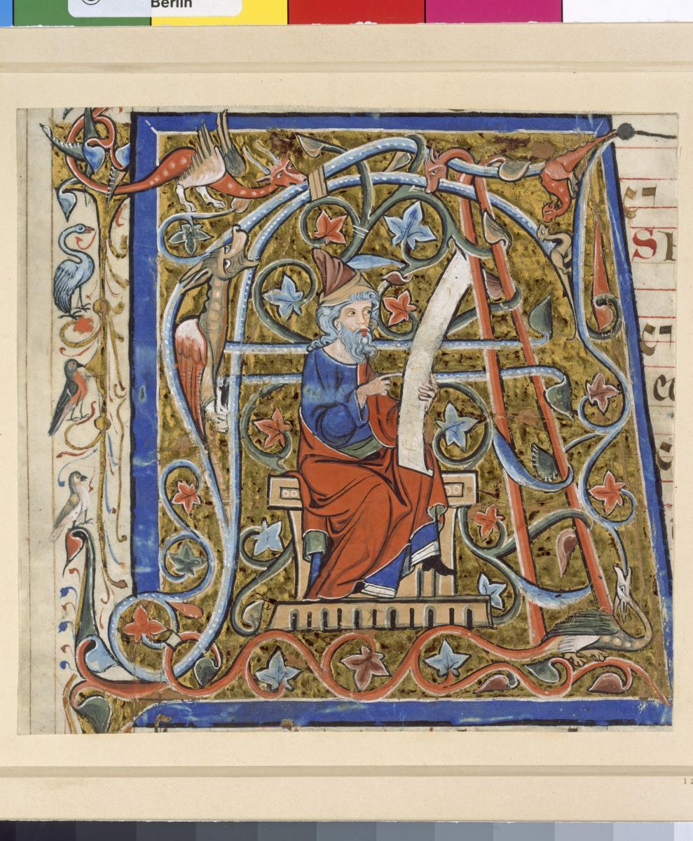 Initiale A(spiciens a longe) mit der Darstellung eines sitzenden Propheten in buntem Flechtwerk aus einem Antiphonarium officii