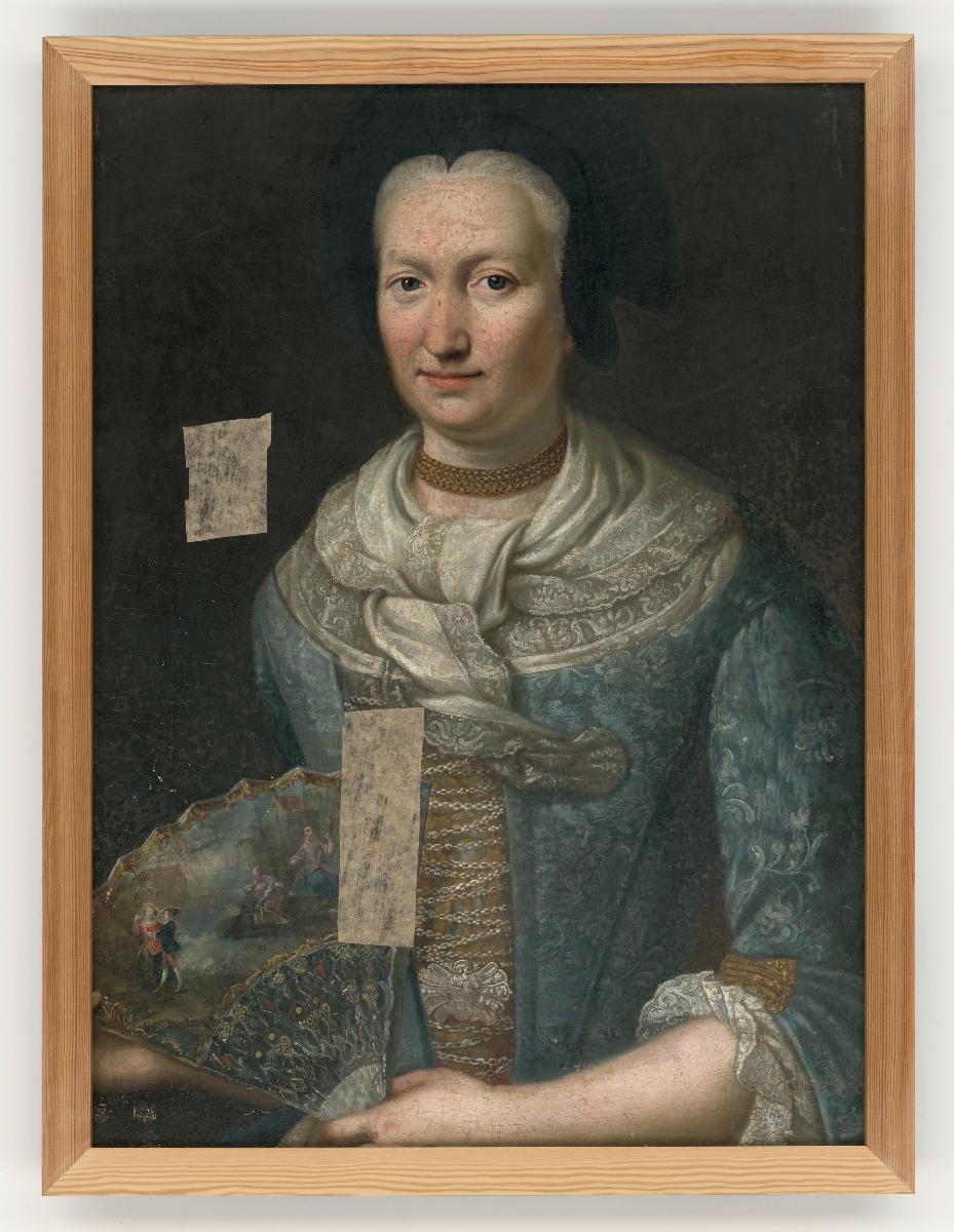 Porträt einer Frau mit dunkler Haube, Fichu und Fächer