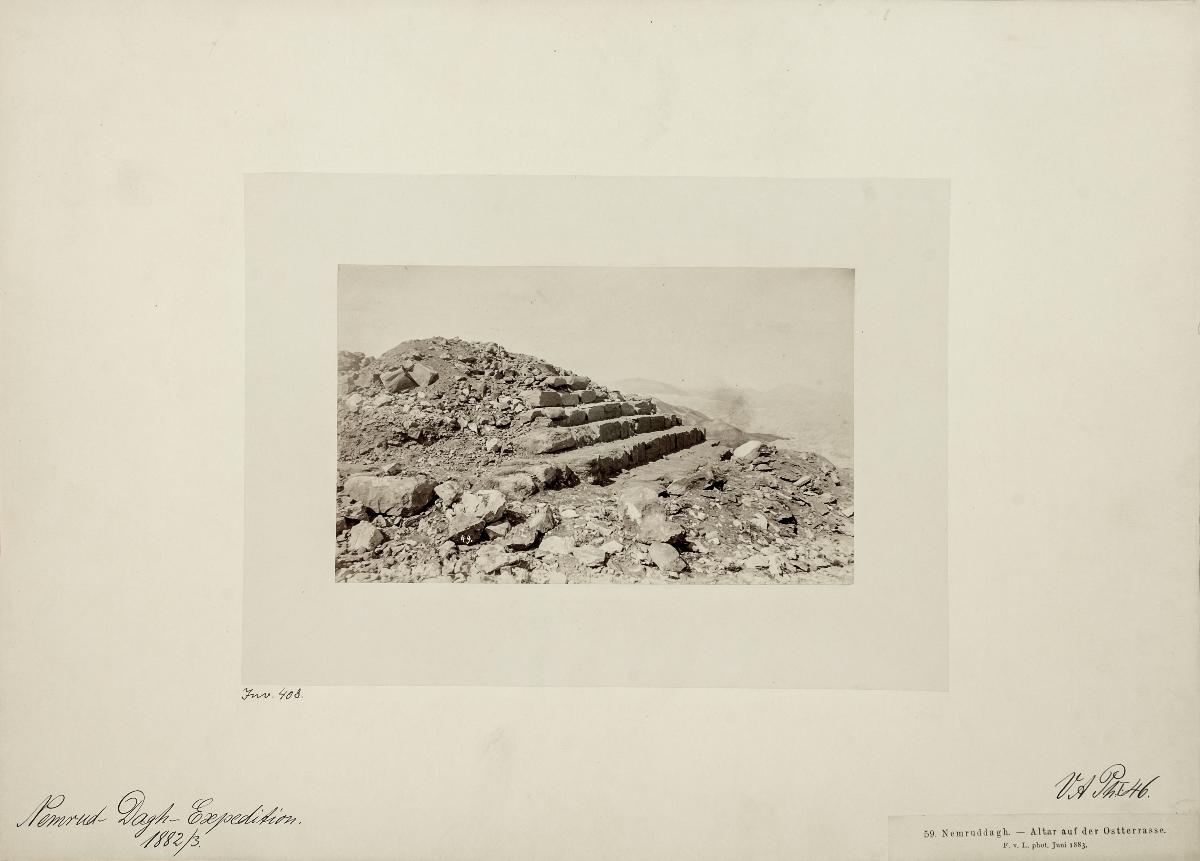 Nemruddagh. - Altar auf der Ostterrasse