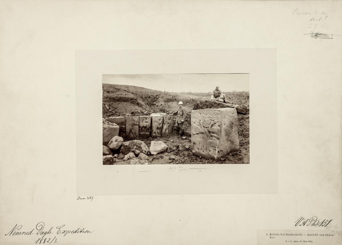 Reliefs bei Sendschirli - Ansicht von Süden her