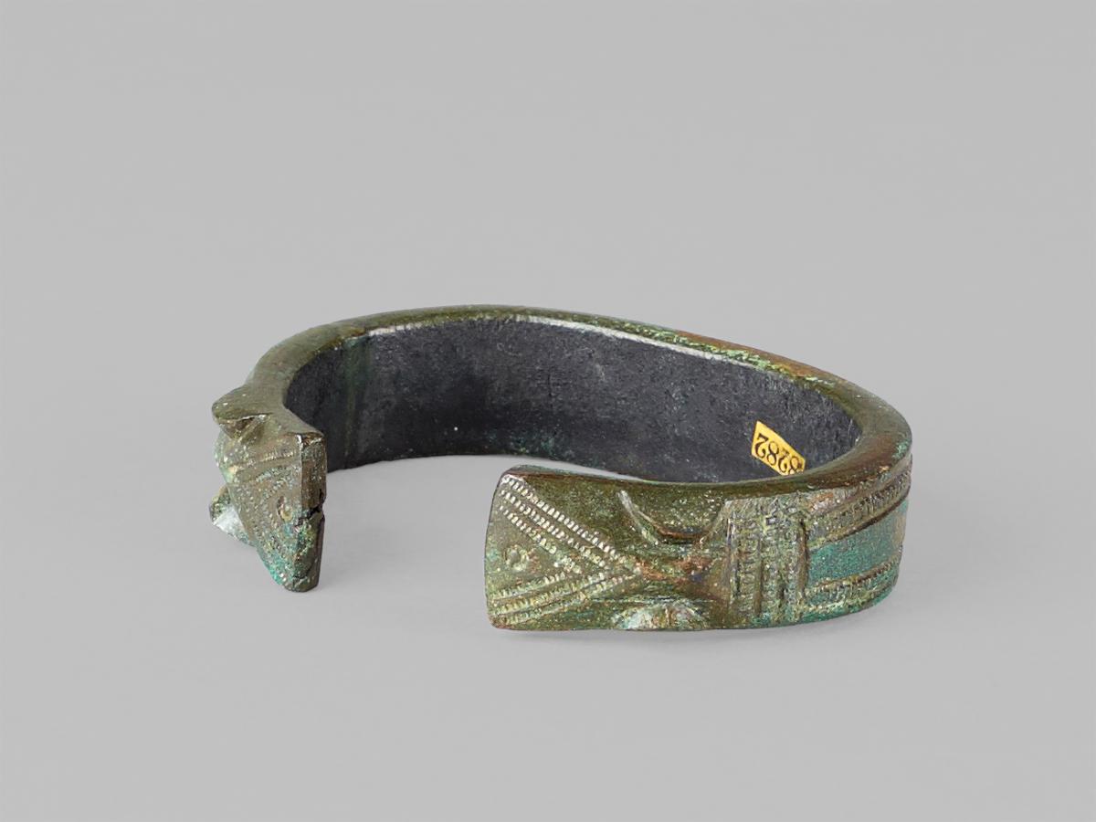 Armring mit Tierkopfenden