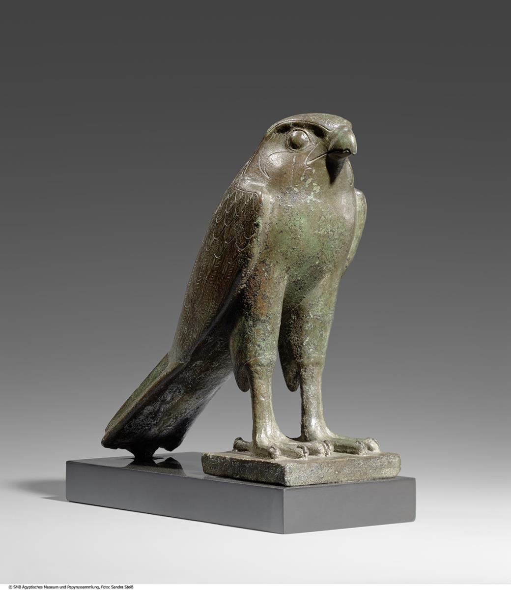 Statuette des Gottes Horus in Gestalt eines Falken