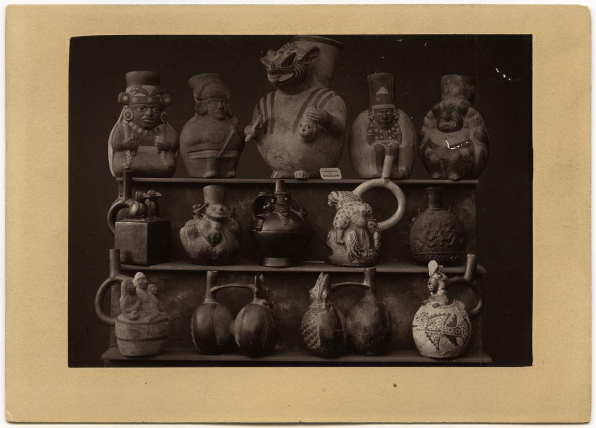 Sammlung Nicolas Saenz in Lima: archäologische Thongefäße aus Peru