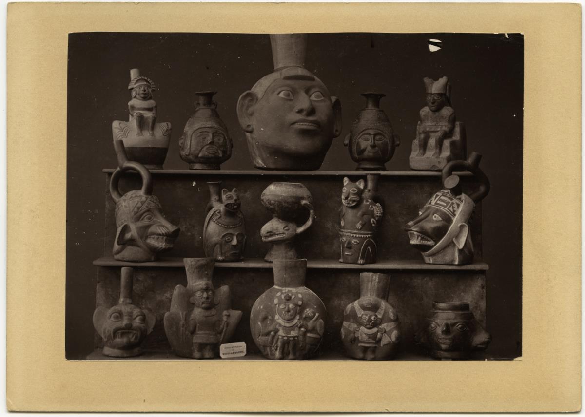 Sammlung Nicolas Saenz in Lima: archäologische Thongefäße aus Peru