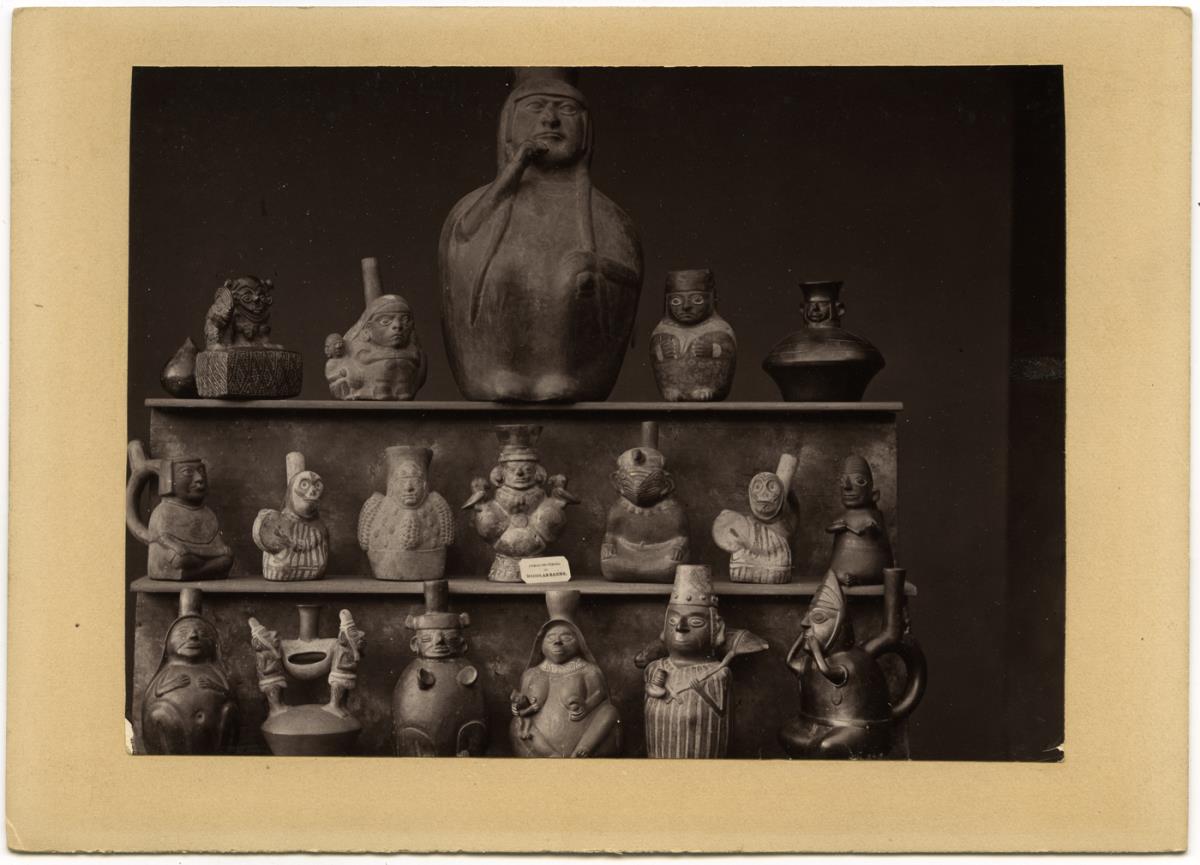 Sammlung Nicolas Saenz in Lima: archäologische Thongefäße aus Peru