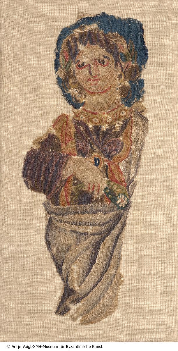 Weibliche Gestalt aus einem Behang mit dionysischen Motiven