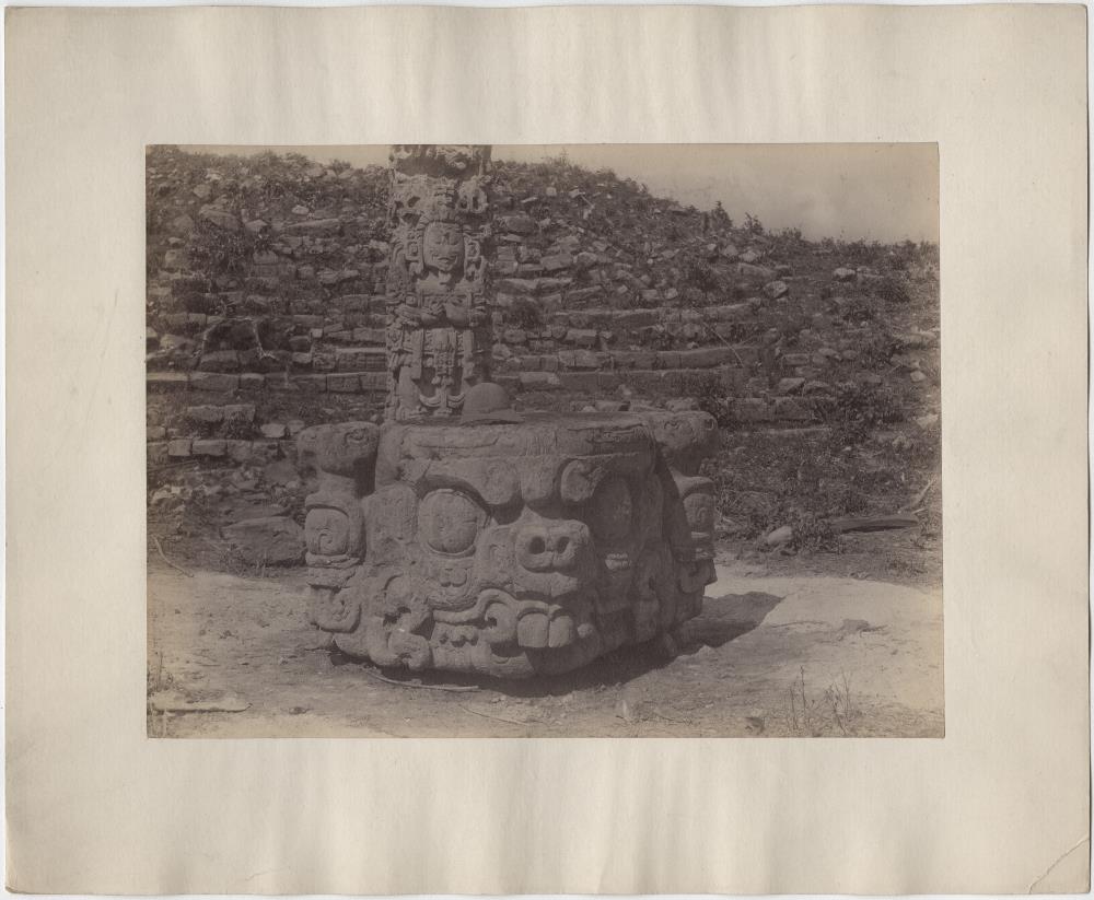 Altar und Stele D. Blick nach Norden.