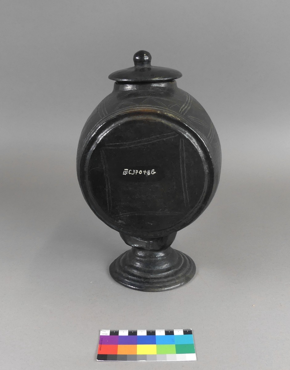 III C 37048 a,b