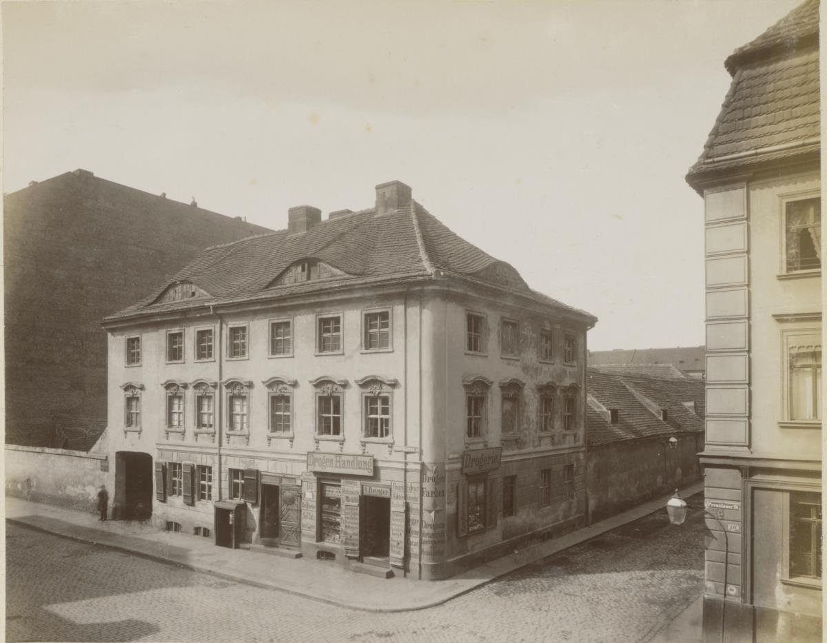 Berlin, Prenzlauer Straße Ecke Hirtenstraße