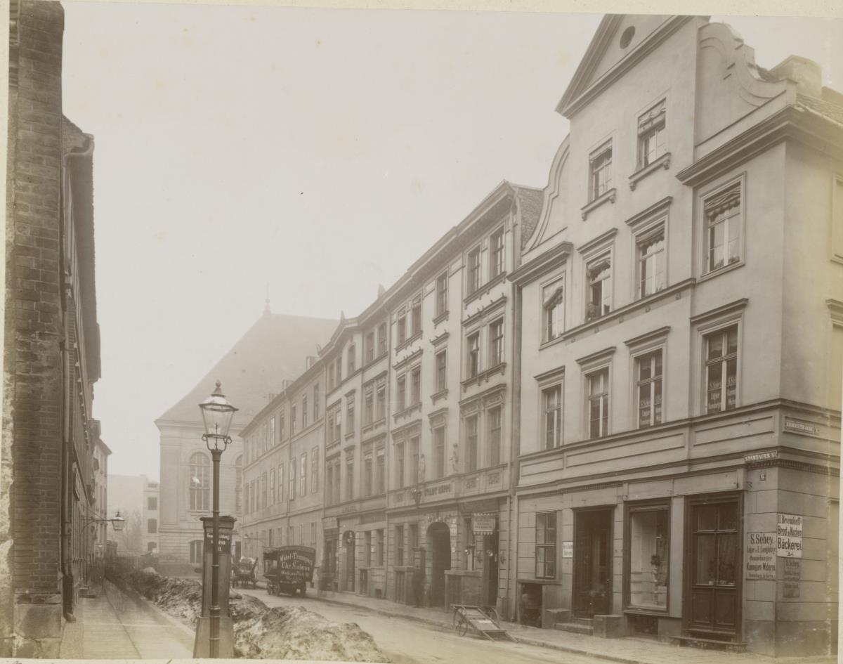 Berlin, Spandauer Straße Ecke Heidereuter Gasse