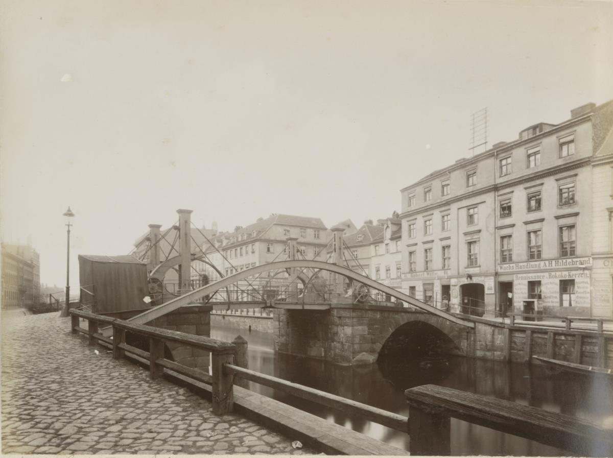 Berlin, Jungfernbrücke von Süd