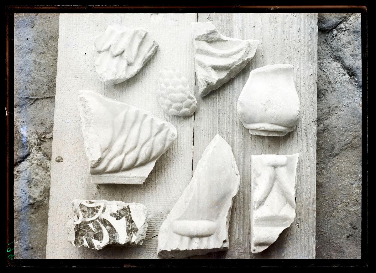 al-Dschausaq al-Chaqani, Marmorfragmente, Figuren
