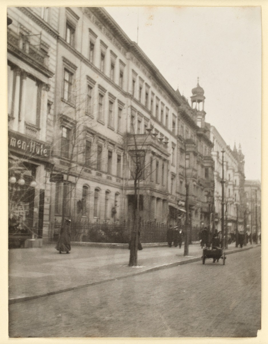 Wohn- und Geschäftshaus von Franz und Frieda Lipperheide, Potsdamer Straße 38