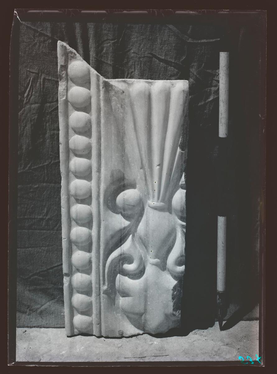 Marmor, Gips und Holz: Marmorfragmente (Ornament Nr. 101)