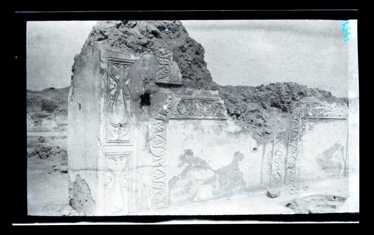 Grabung im al-Dschausaq al-Chaqani, Harem, Kuppelraum, Umgang (Ornament Nr. 49)