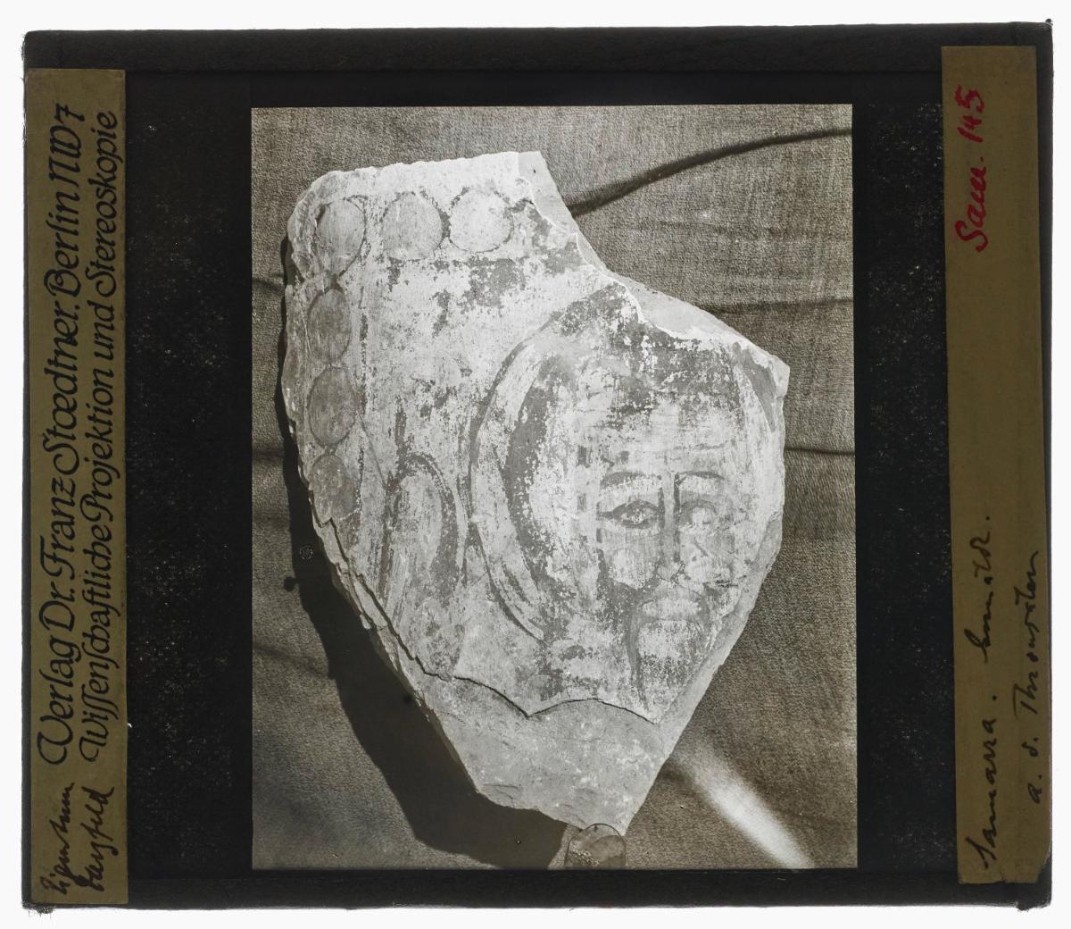 Wandmalereien, Fragment einer Bildsäule