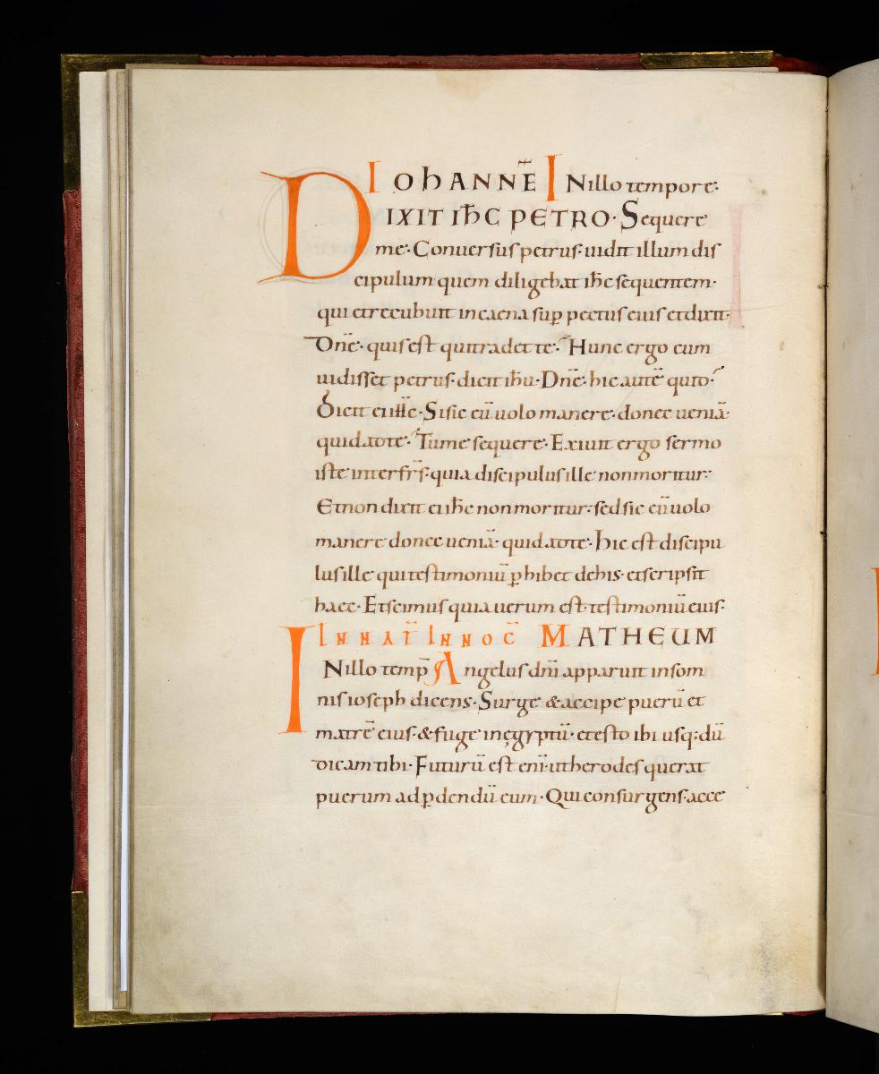 Evangelistar Heinrichs IV. (?), Textseite mit roter Textmarke D und 
 I