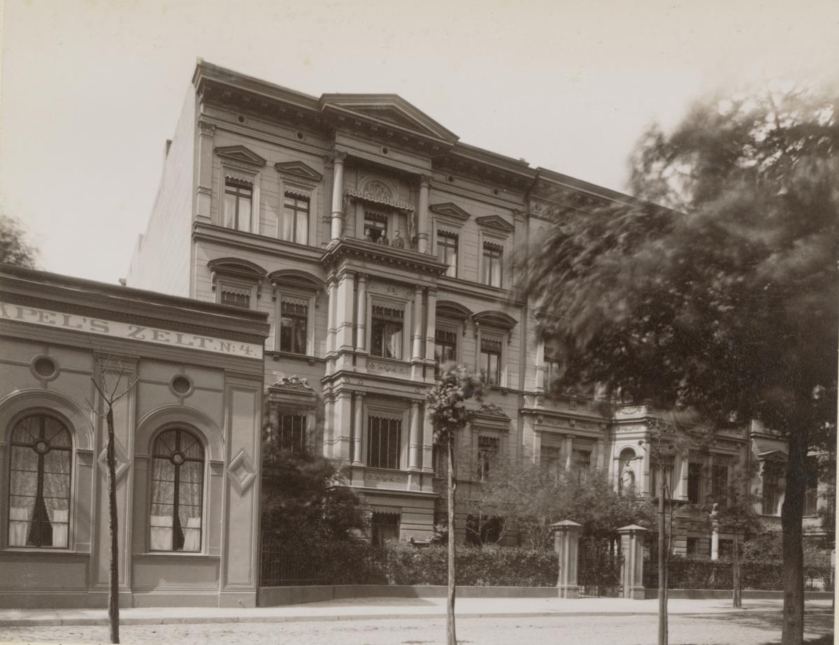 Berlin, In den Zelten