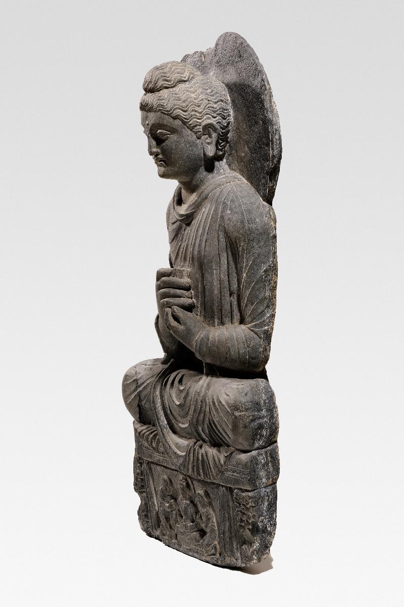 Buddha bei der Verkündigung der Lehre (dharmachakra-mudra)