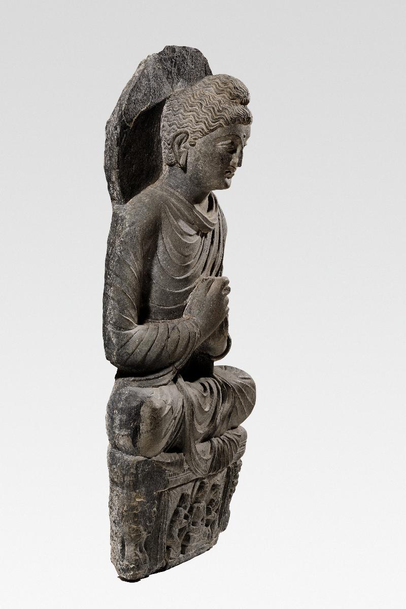 Buddha bei der Verkündigung der Lehre (dharmachakra-mudra)