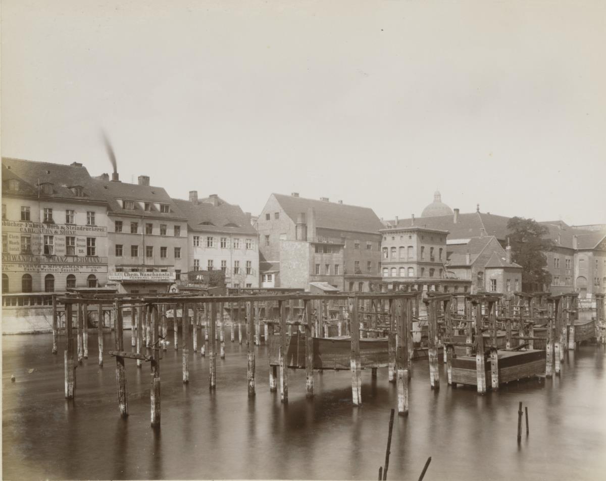 Berlin, Hinterhäuser an der Spree