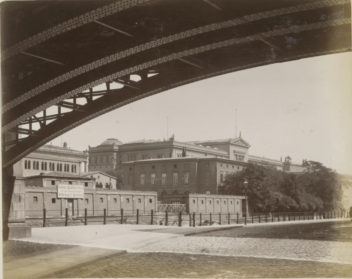 Berlin, Blick von der Straße Am Kupfergraben zum Packhof und zu den Museen