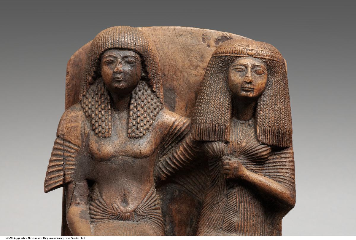 Sitzfigur des Vorstehers der Handwerker, Amenemope, und seiner Frau Hathor