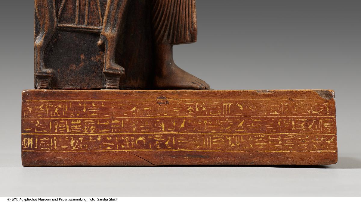 Sitzfigur des Vorstehers der Handwerker, Amenemope, und seiner Frau Hathor