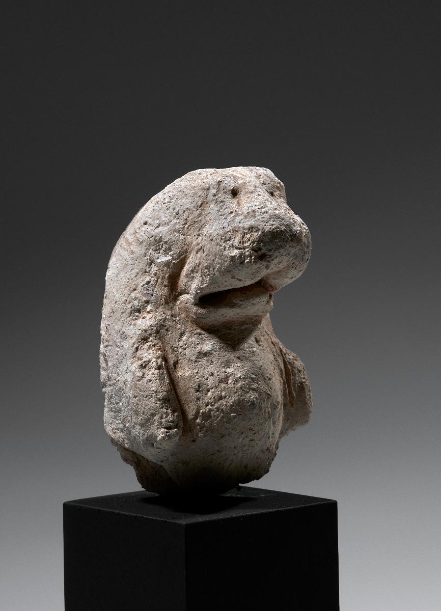 Vorderkörper eines sich aufbäumenden Löwen (Fragment)