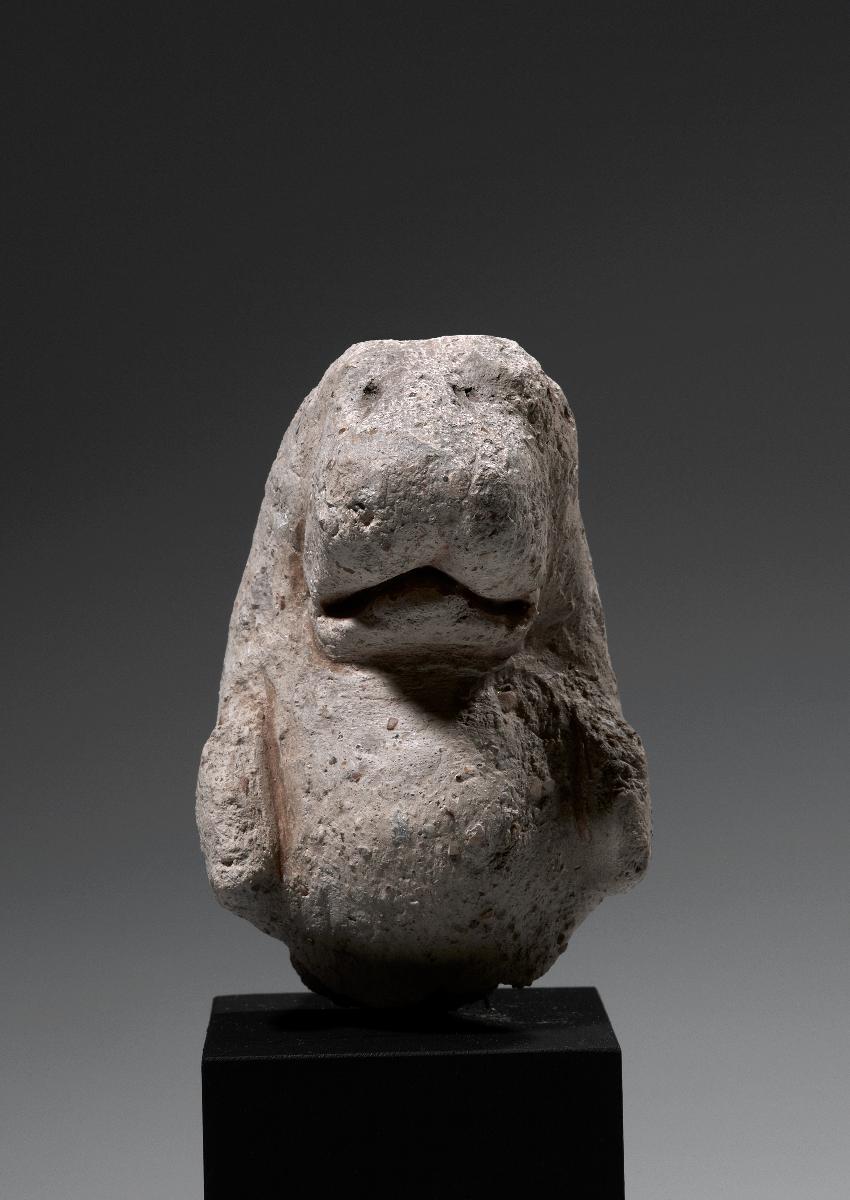 Vorderkörper eines sich aufbäumenden Löwen (Fragment)