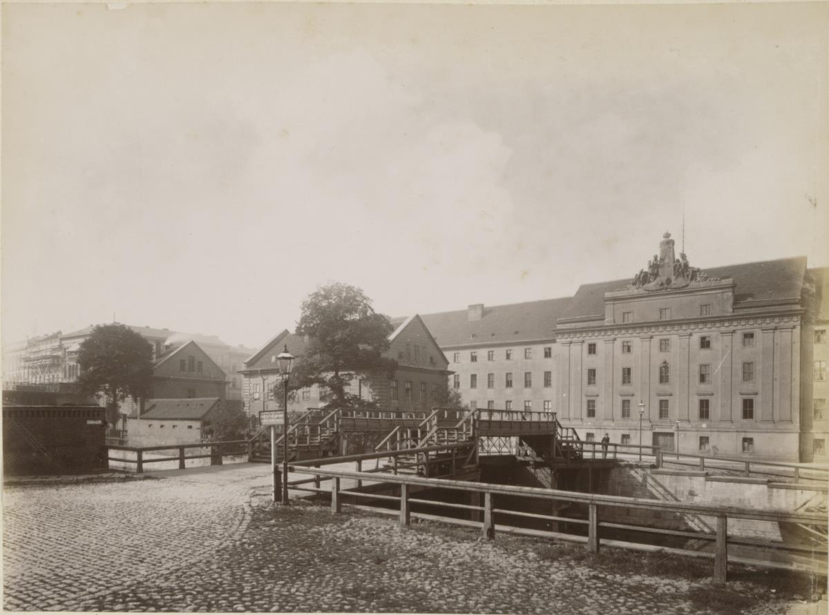 Berlin, Mehlhausbrücke und Artilleriekaserne am Kupfergraben