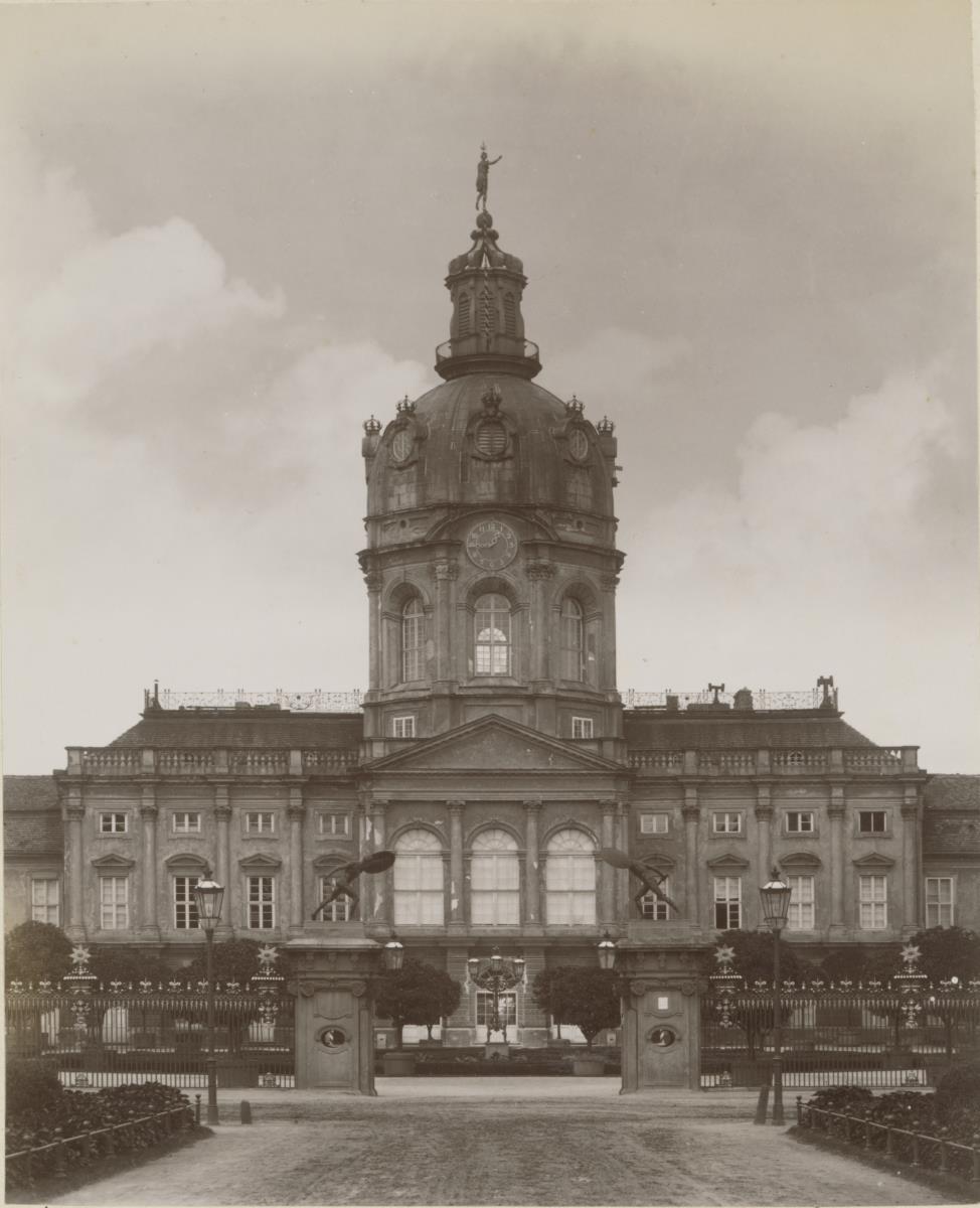 Berlin, Schloss Charlottenburg, Eingangsbereich und Mittelbau