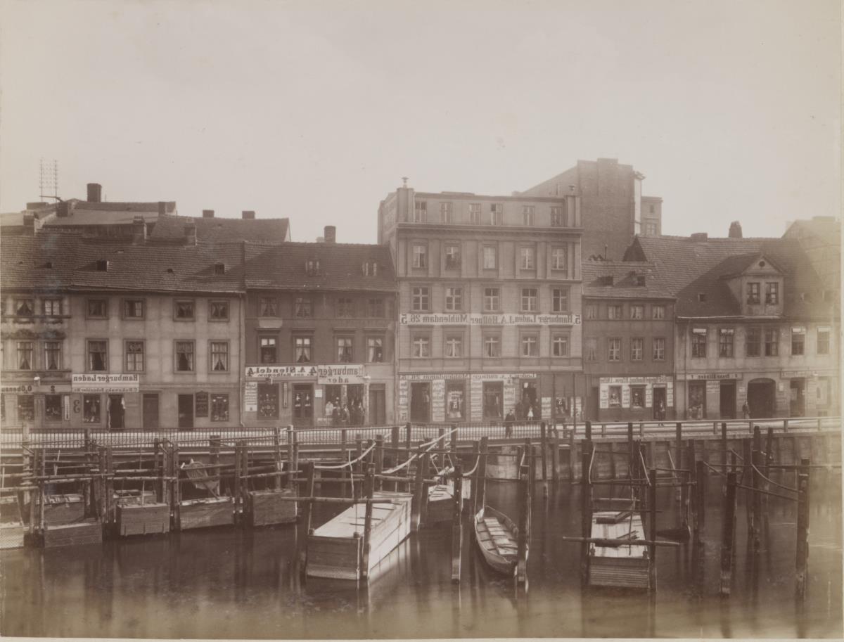 Berlin, Spreeinsel, Fischerbrücke 7 bis 2