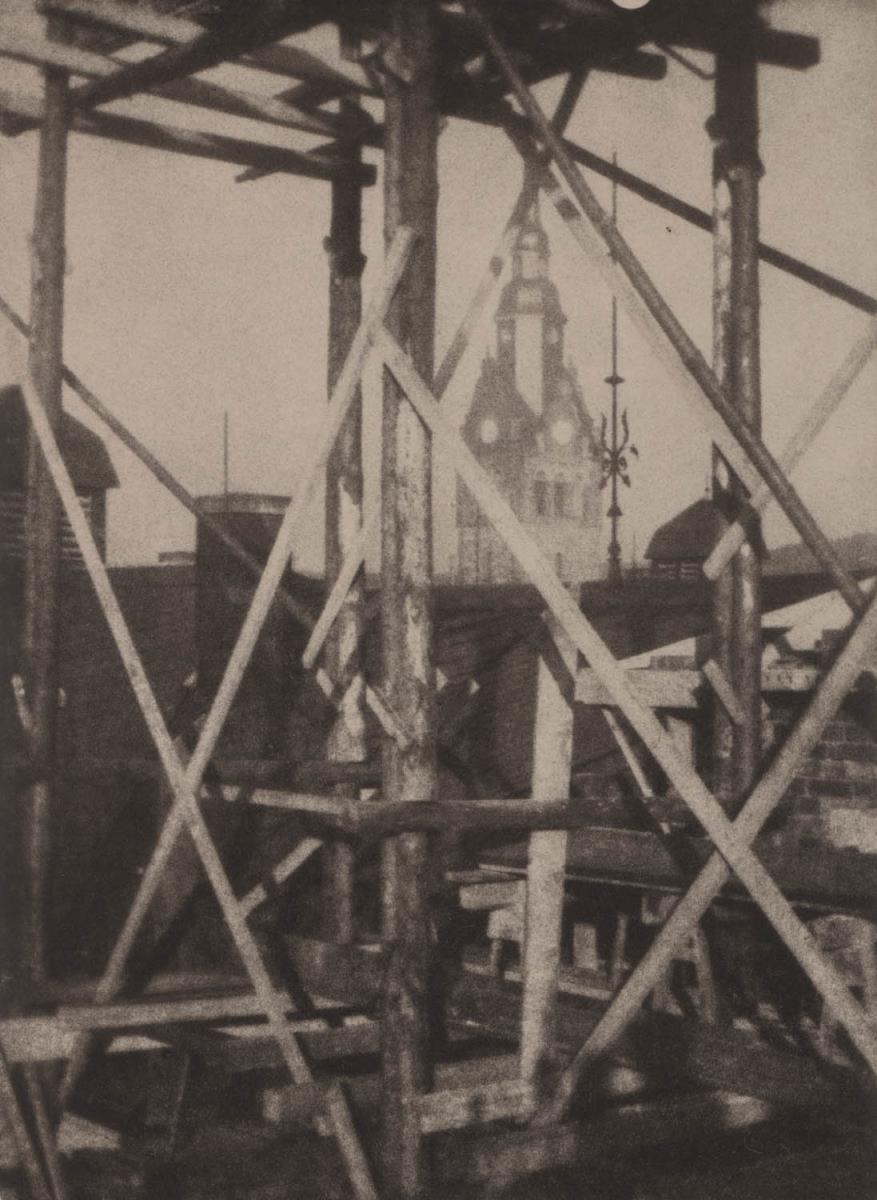 Coswig, Baugerüst mit Peter-Pauls-Kirche