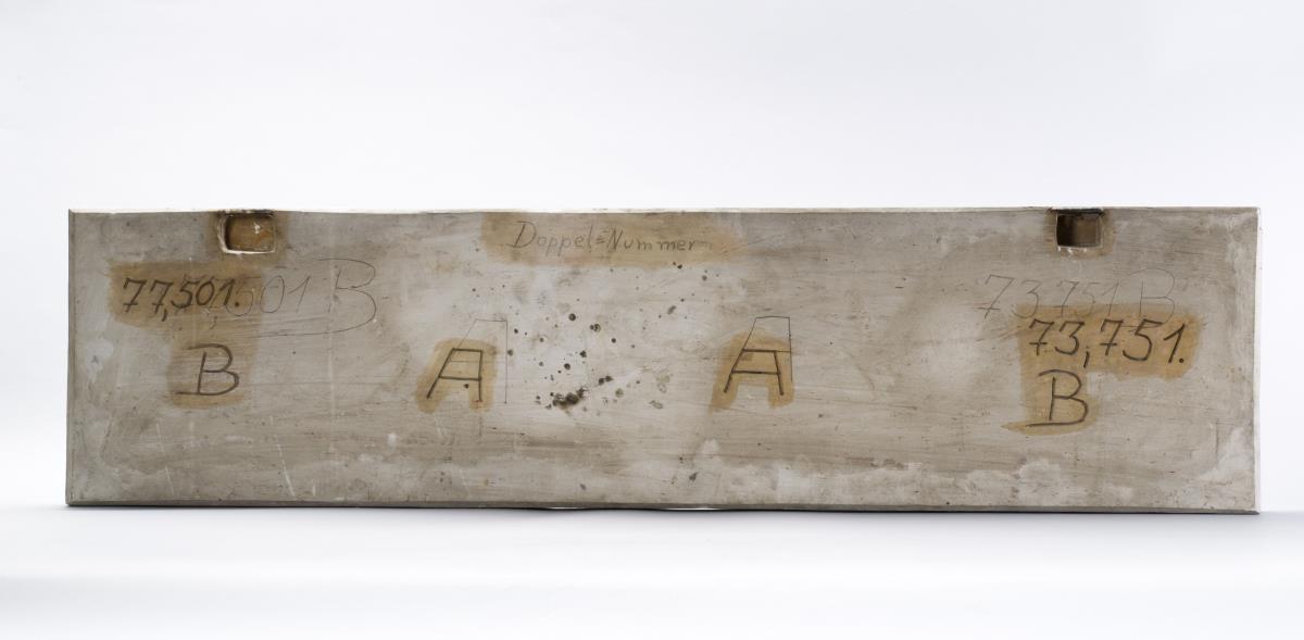 1873,751 a, b