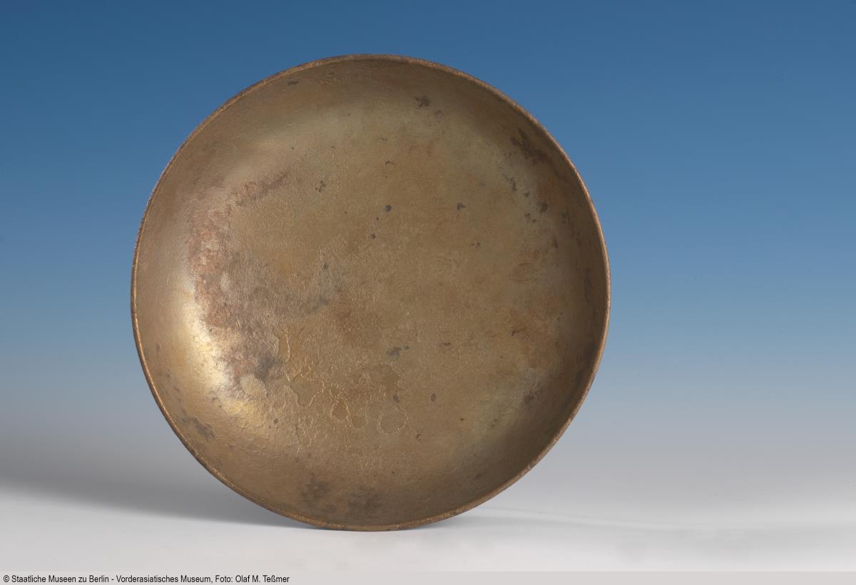 Flache Bronzeschale