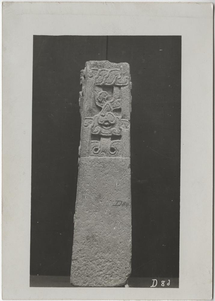 Mit Voluten geschmückte Rückseite einer Steinfigur- -Palma- Sammlung Guillermo de Heredia.