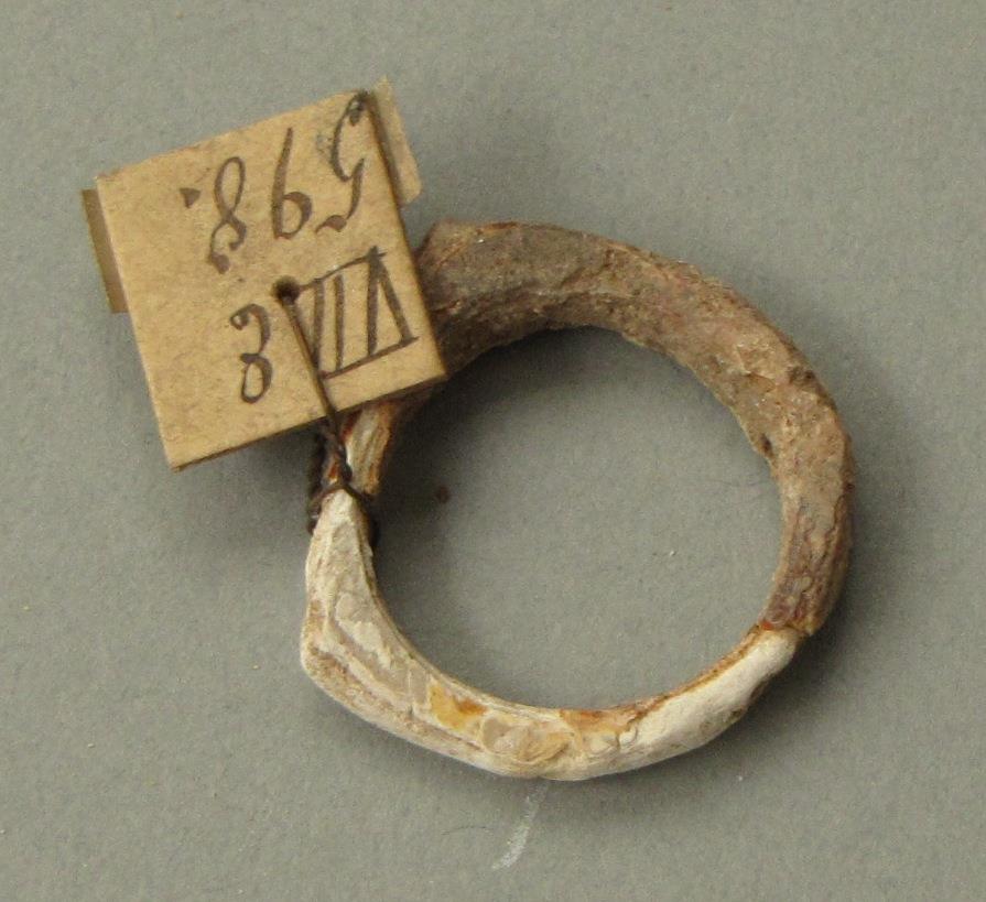 VII E 598