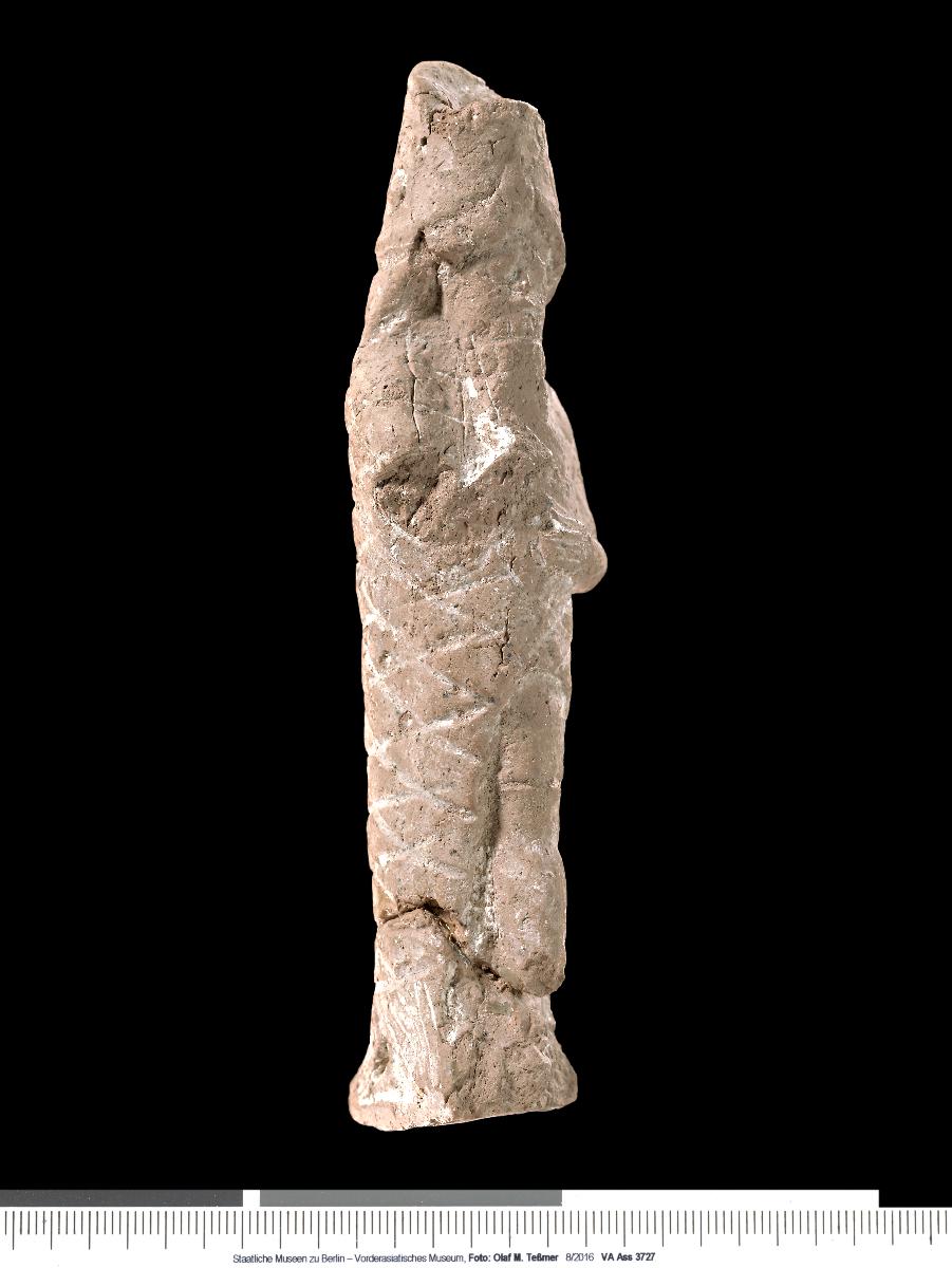 Statuette eines Mannes im Fisch-Gewand