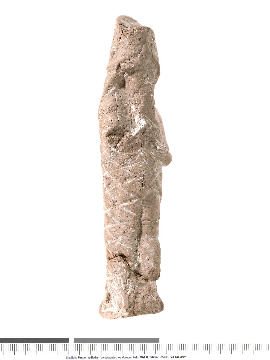 Statuette eines Mannes im Fisch-Gewand