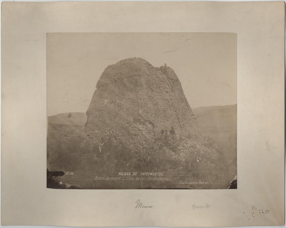"Ruine von Chicomostoc ("7 Höhlen"). Pyramide mayor.