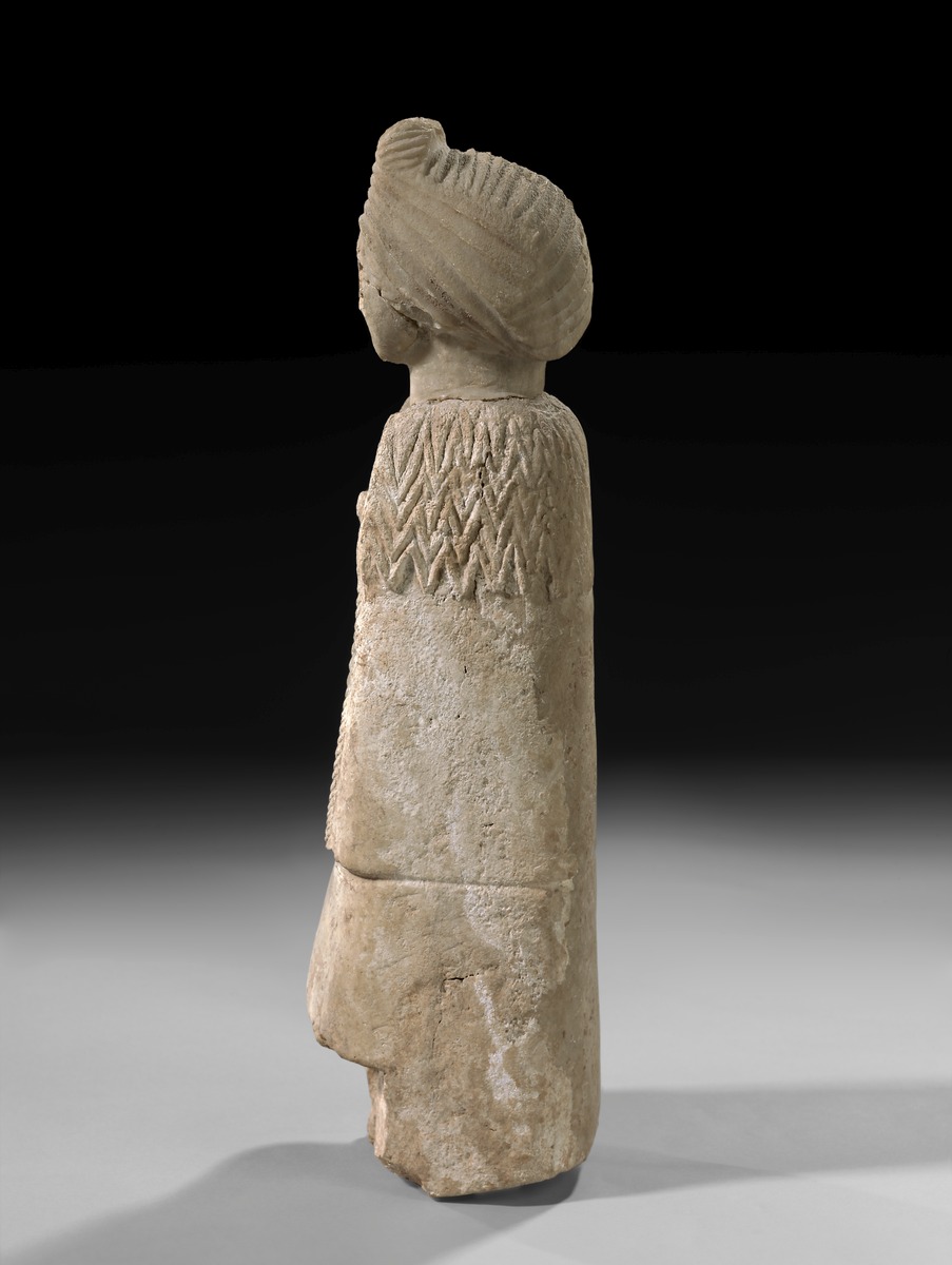 Statue einer Beterin