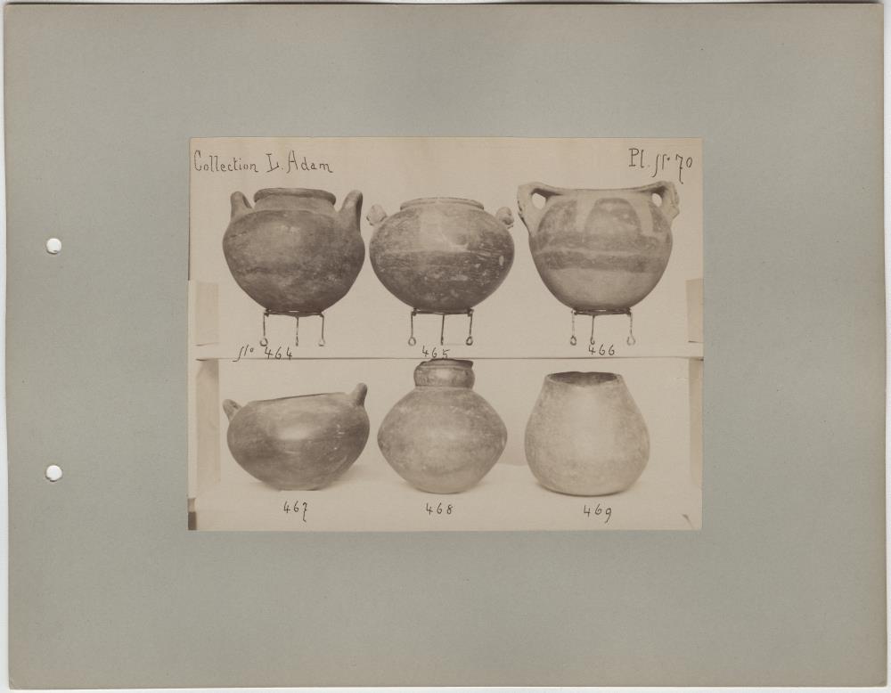 Sechs Tongefäße. Sammlung L. Adam