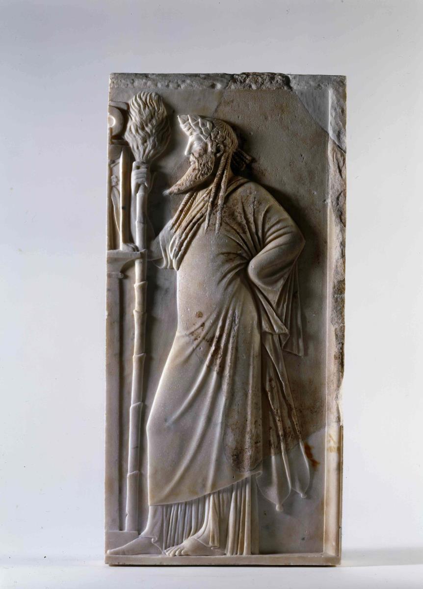 Relieffragment: Archaistischer Dionysos