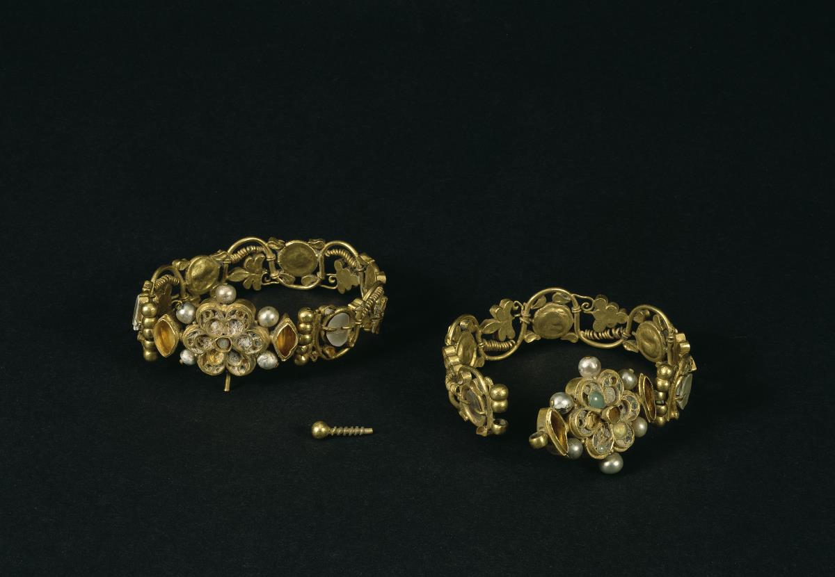 Paar Armreifen aus Golddraht